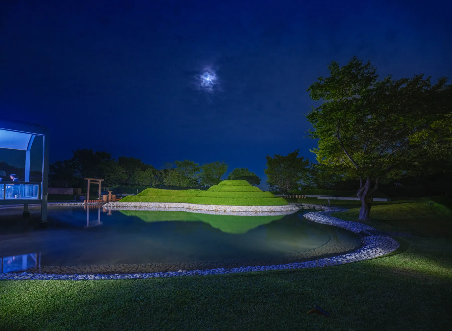 LANDSCAPE — 夜の丘
